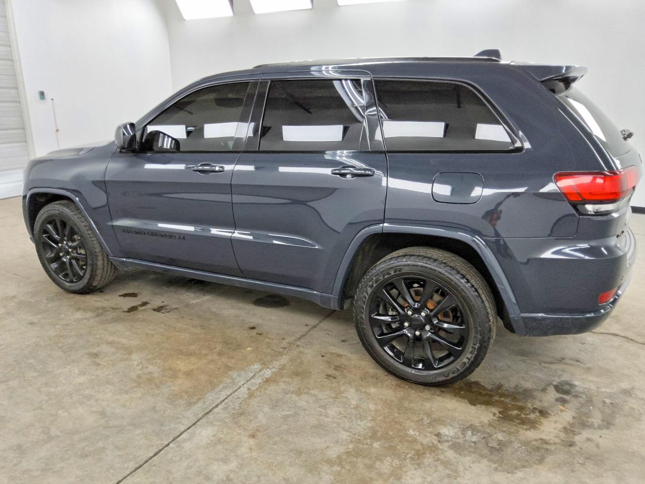 1C4RJFAG0JC298357 · 2018 JEEP GRAND CHEROKEE · 2/13