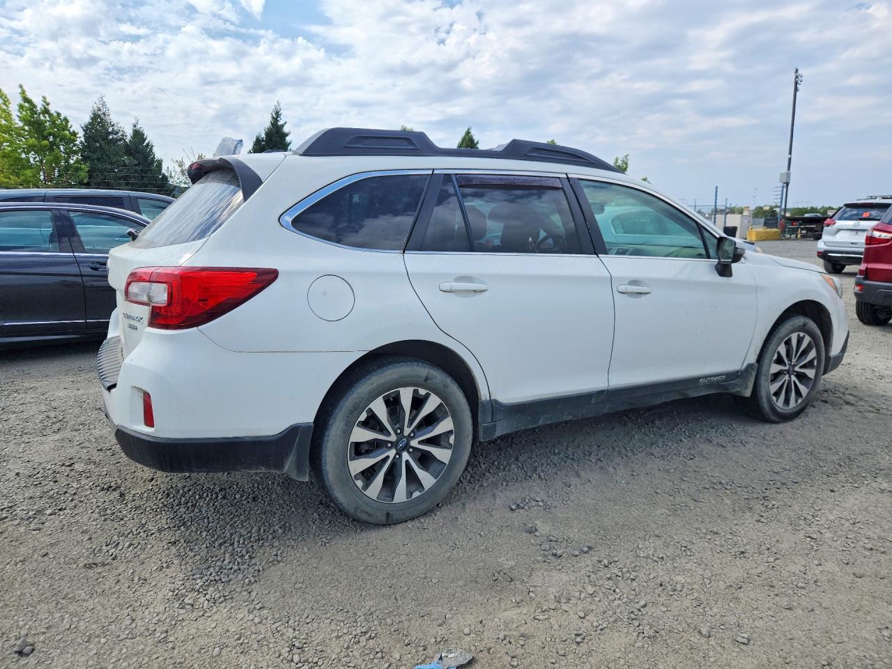 4S4BSENC2F3272071 · 2015 SUBARU OUTBACK · 3/13