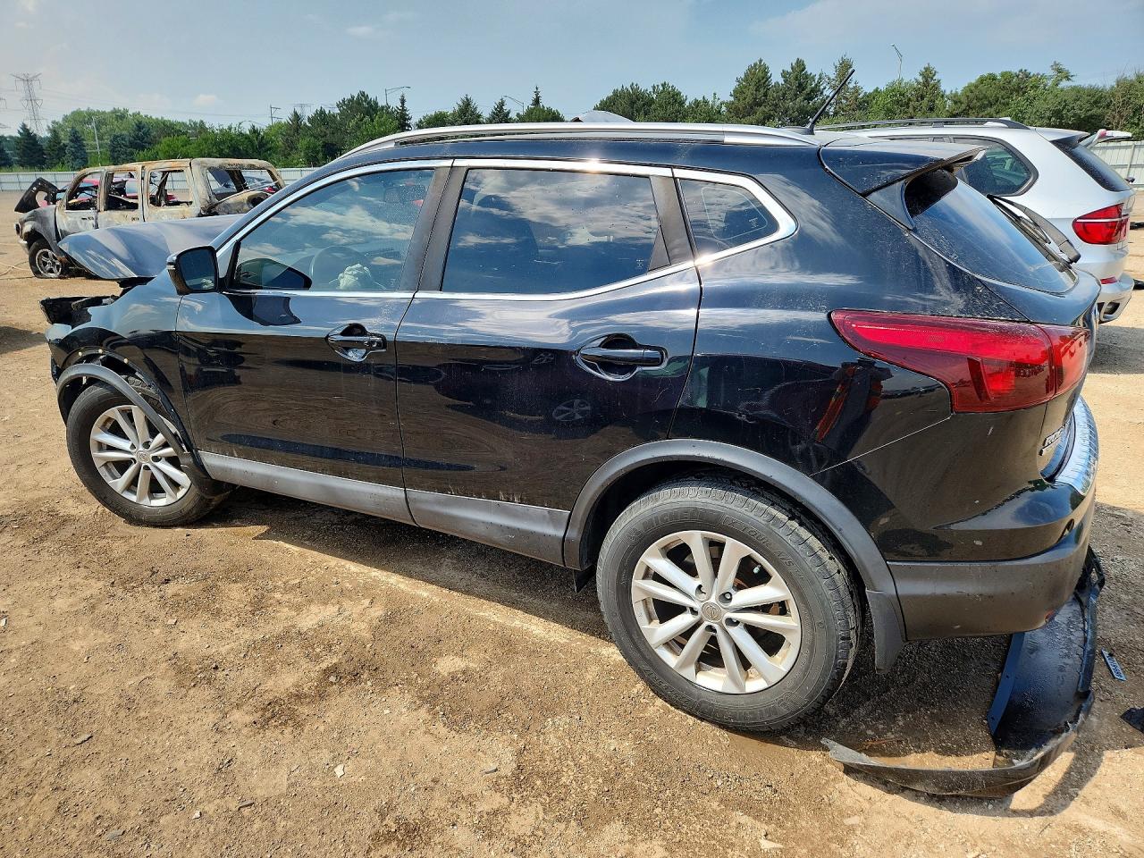 JN1BJ1CR1HW105390 · 2017 NISSAN ROGUE SPORT · 2/13