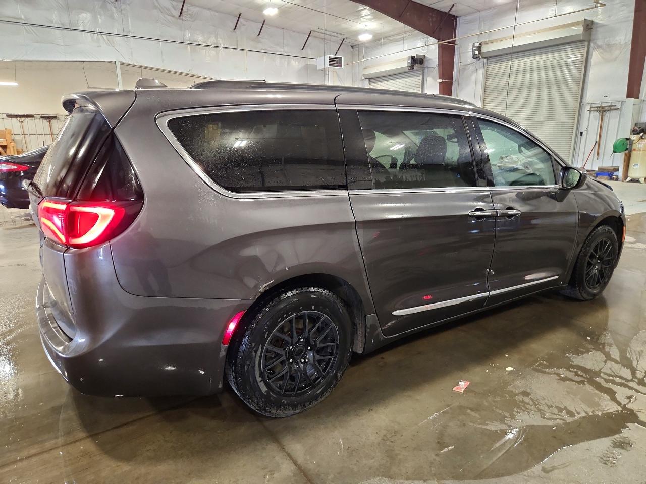2C4RC1BG5HR571614 · 2017 CHRYSLER PACIFICA · 3/13