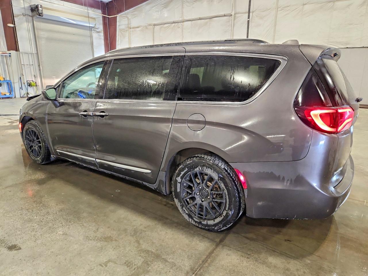 2C4RC1BG5HR571614 · 2017 CHRYSLER PACIFICA · 2/13