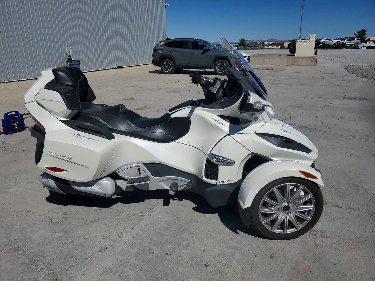2BXNBDD27FV003275 · 2015 CAN-AM SPYDER ROADSTER