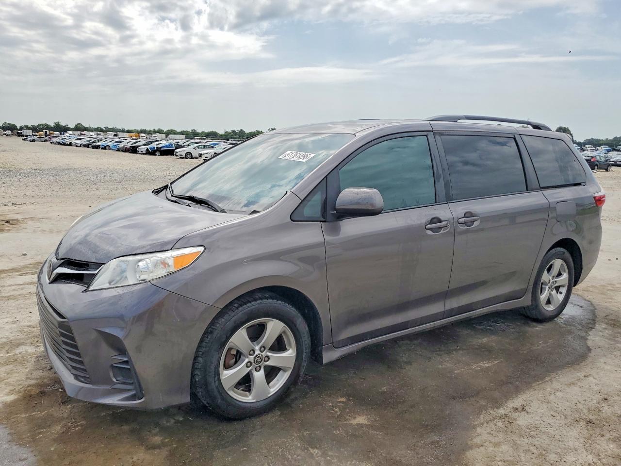 5TDKZ3DC3JS948198 · 2018 TOYOTA SIENNA