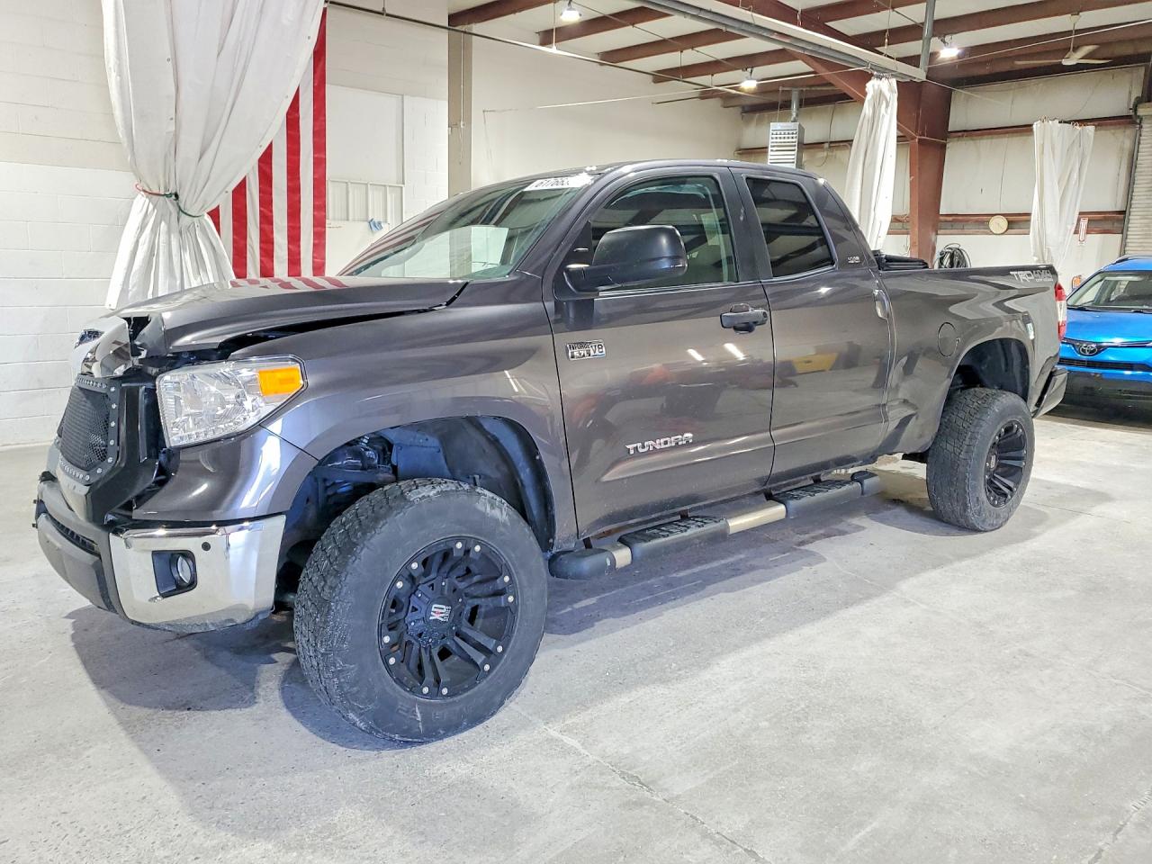 5TFUY5F1XGX576235 · 2016 TOYOTA TUNDRA