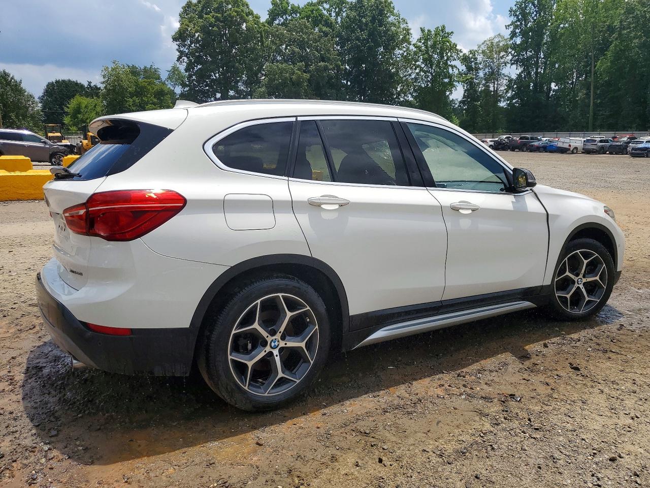 WBXHT3C36J5L30928 · 2018 BMW X1 · 3/13