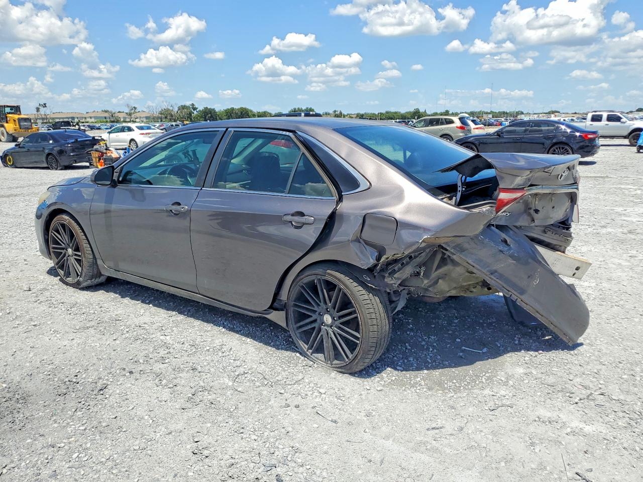 4T1BF1FK2FU987073 · 2015 TOYOTA CAMRY · 2/12