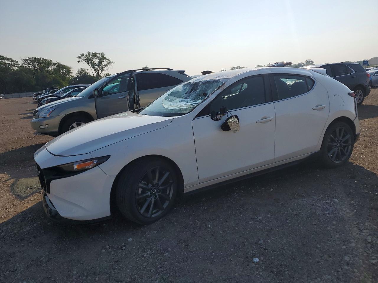 JM1BPBLM1L1158814 · 2020 MAZDA 3
