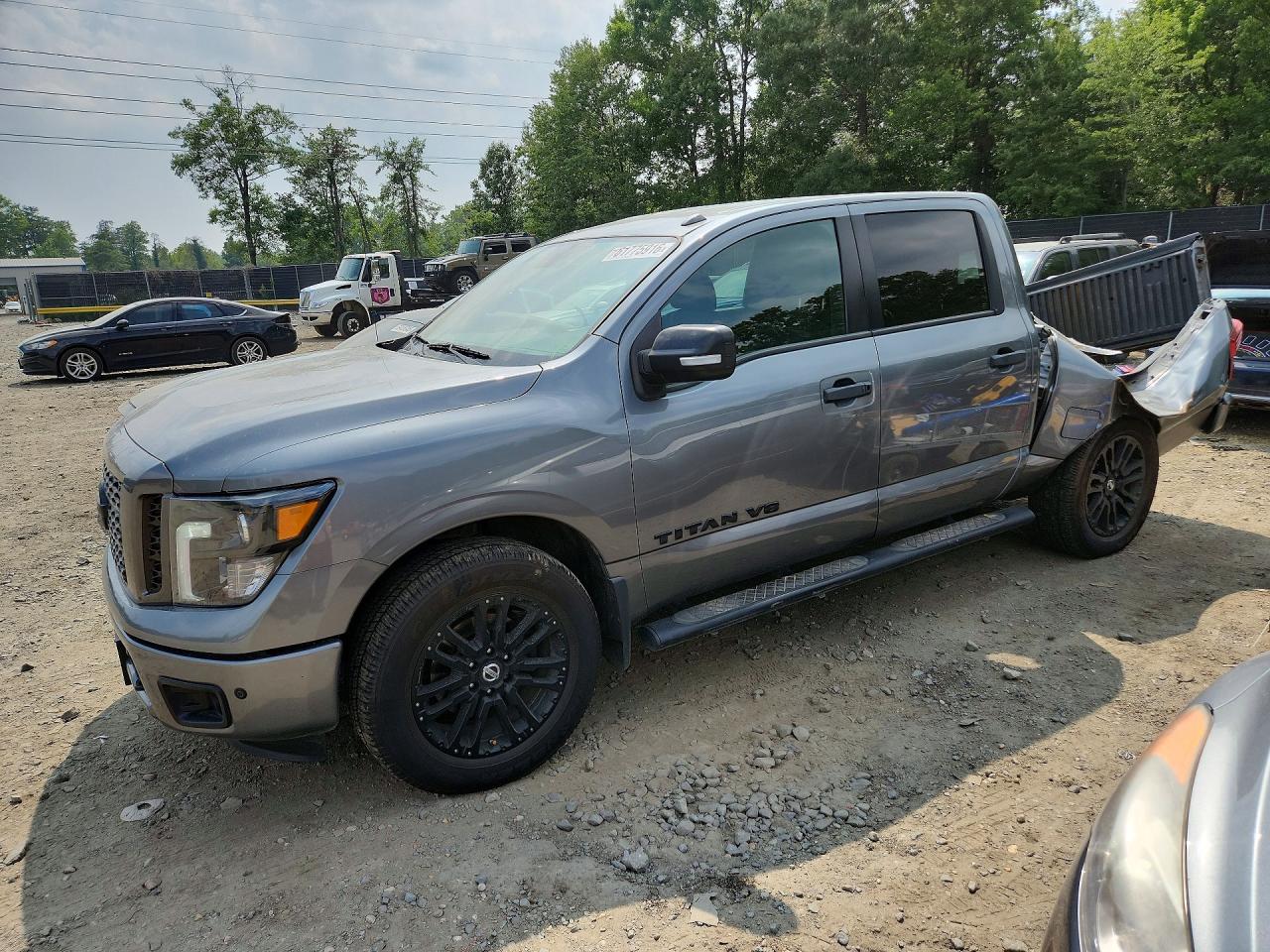 1N6AA1E5XJN545040 · 2018 NISSAN TITAN