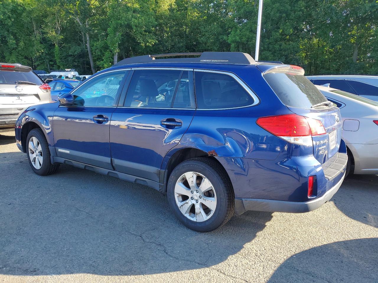 4S4BRBCC1B3384867 · 2011 SUBARU OUTBACK · 2/13