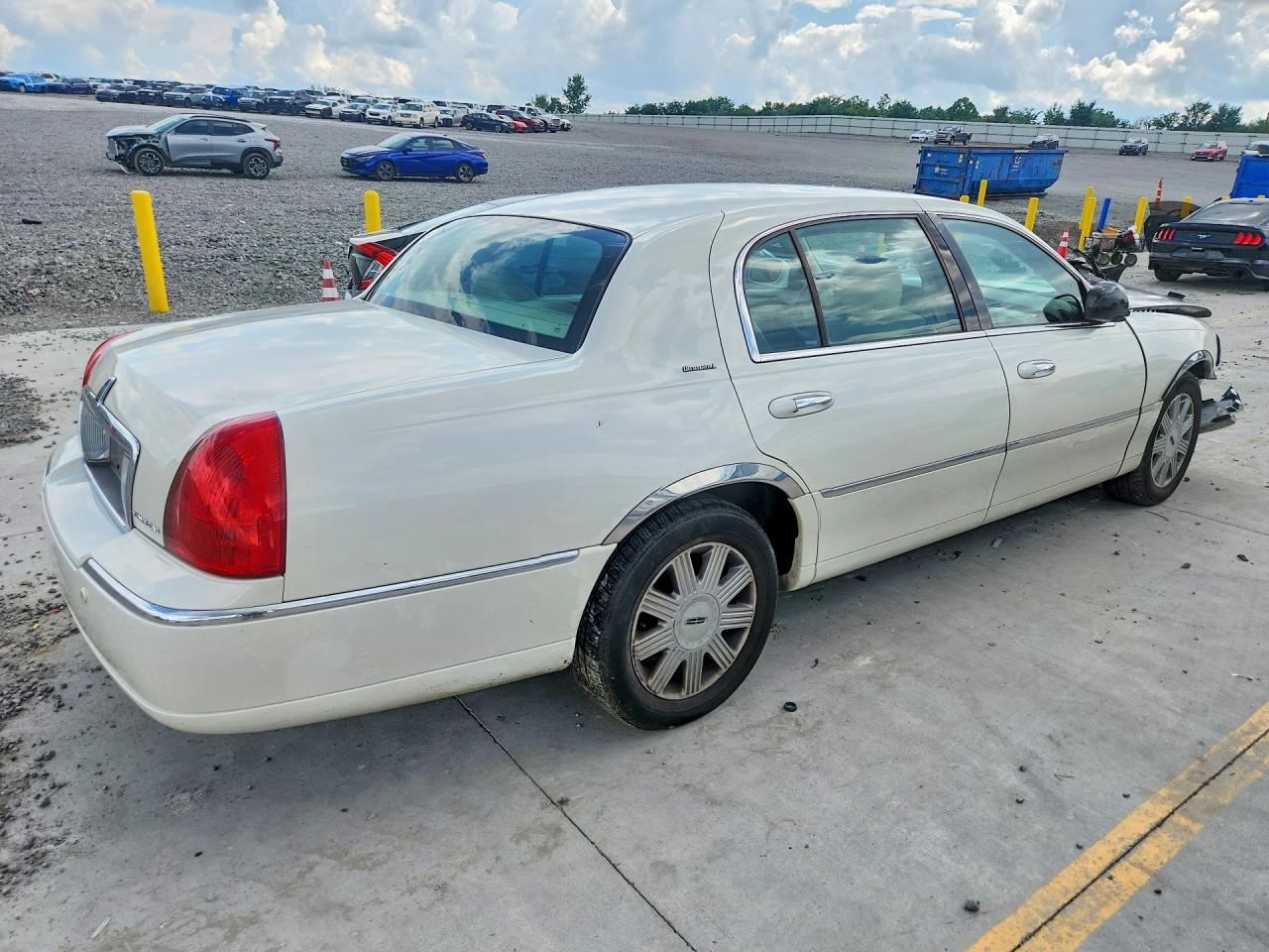 1LNHM85W54Y682640 · 2004 LINCOLN TOWN CAR · 3/12
