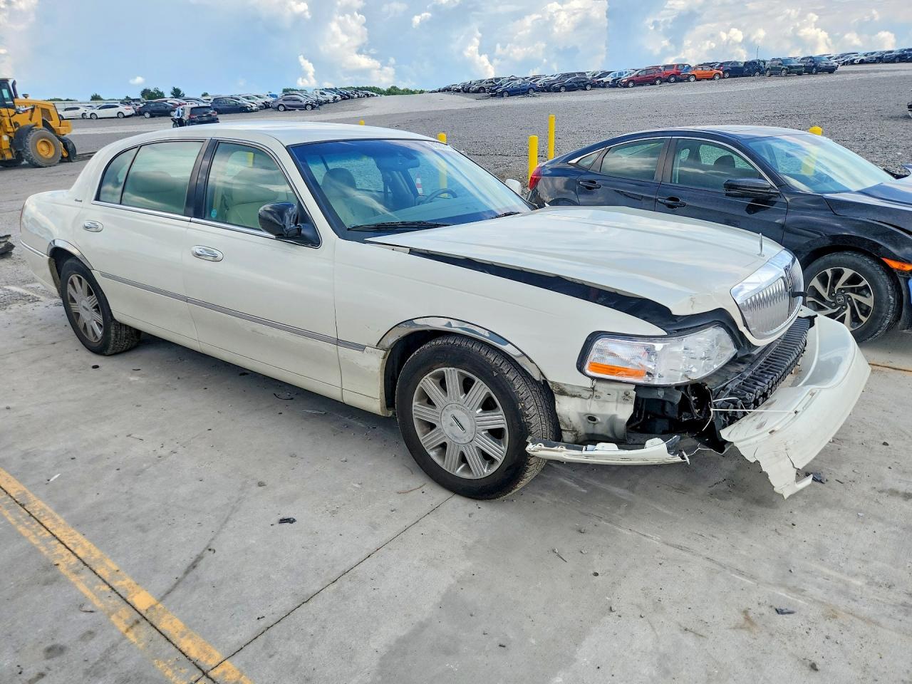 1LNHM85W54Y682640 · 2004 LINCOLN TOWN CAR · 4/12