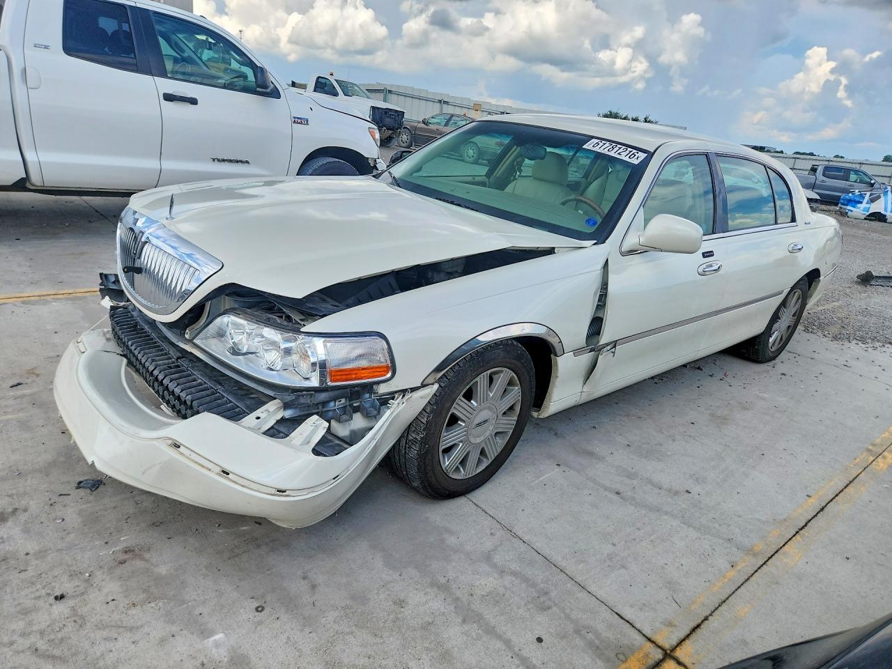 1LNHM85W54Y682640 · 2004 LINCOLN TOWN CAR