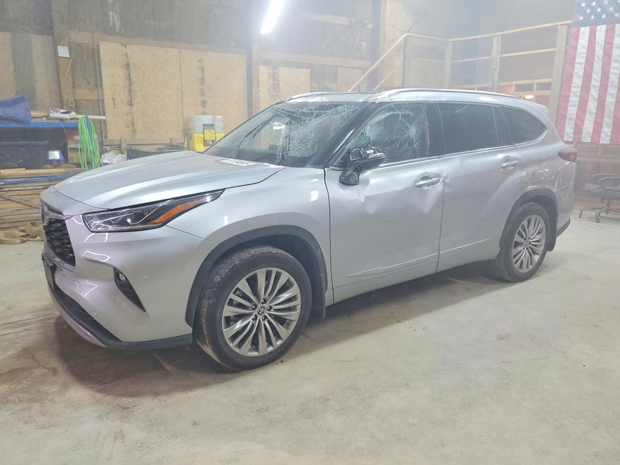 5TDFZRBH8NS235600 · 2022 TOYOTA HIGHLANDER