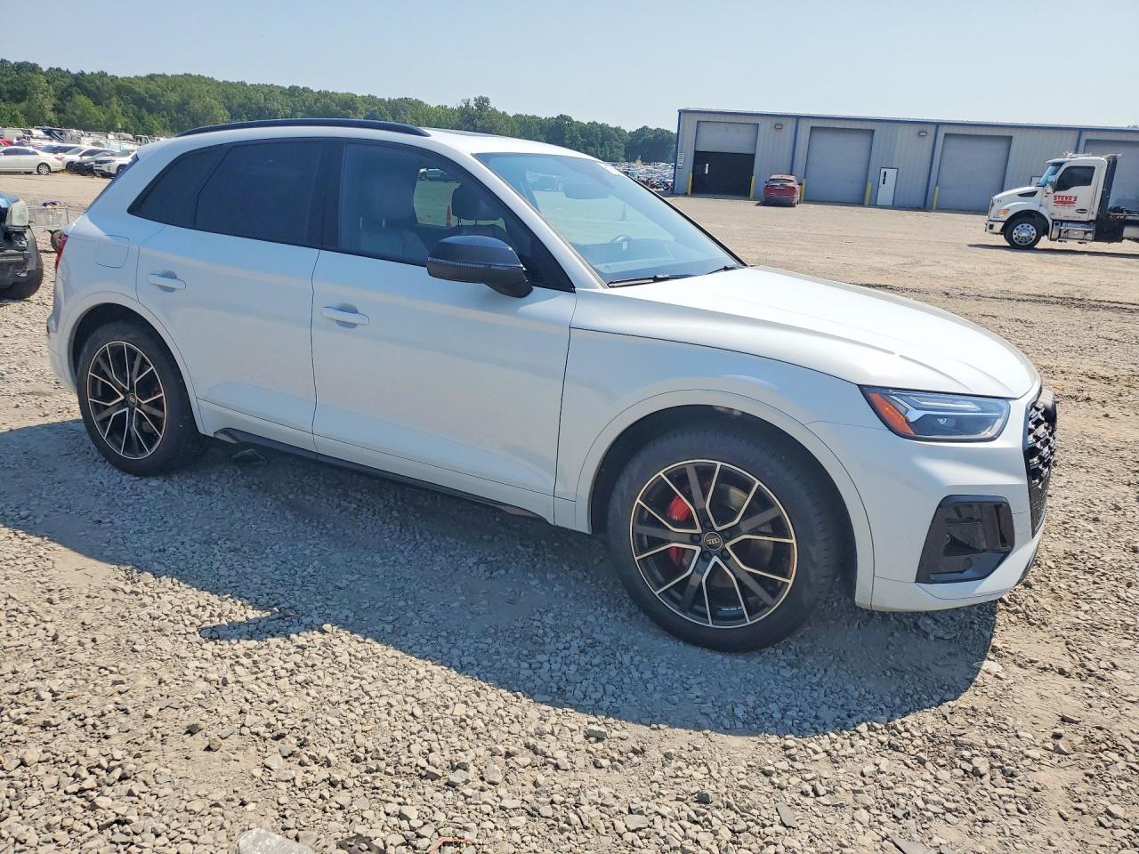 WA1B4AFY3S2052062 · 2025 AUDI SQ5 · 4/13