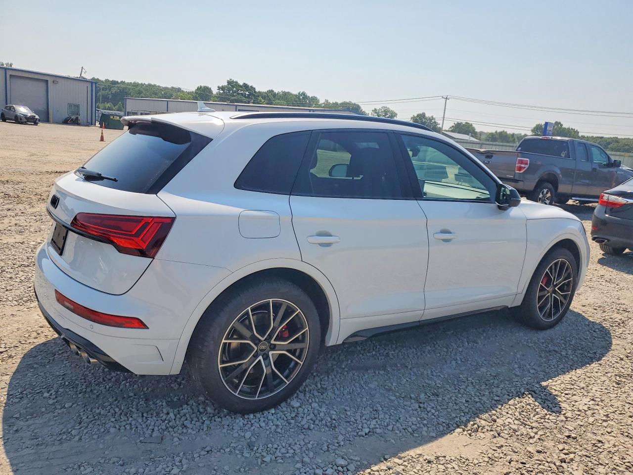 WA1B4AFY3S2052062 · 2025 AUDI SQ5 · 3/13