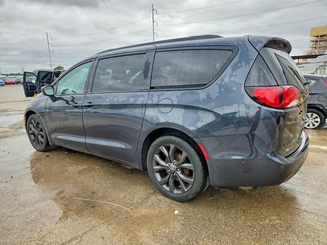 2C4RC1EG3KR737843 · 2019 CHRYSLER PACIFICA · 2/12