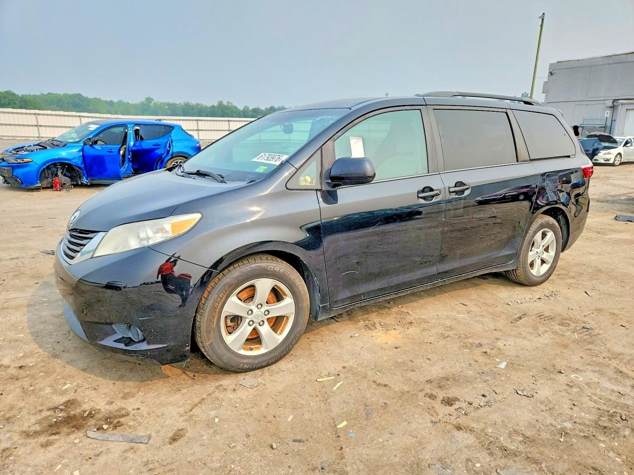 5TDKZ3DC3HS822658 · 2017 TOYOTA SIENNA