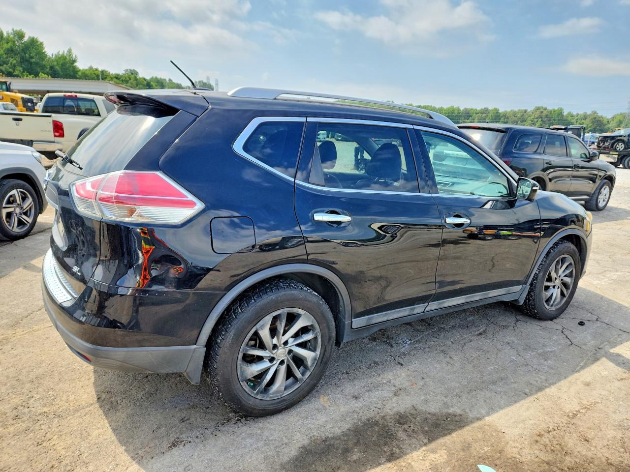 5N1AT2MT1FC797910 · 2015 NISSAN ROGUE · 3/13