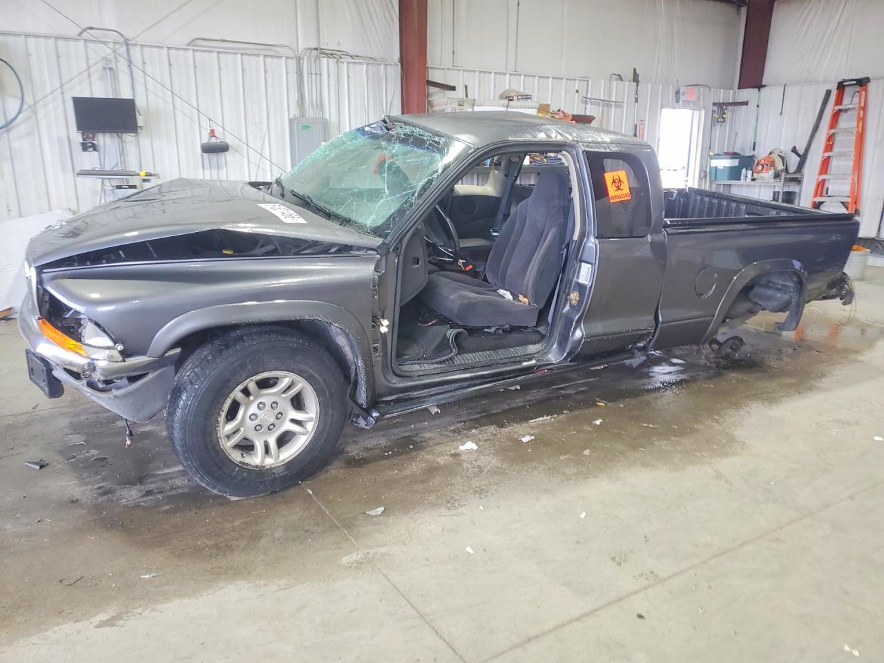 1B7GG42N22S720904 · 2002 DODGE DAKOTA