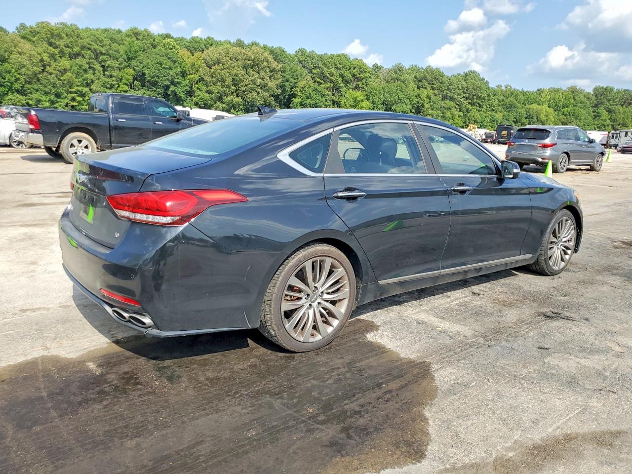 KMHGN4JF9FU028533 · 2015 HYUNDAI GENESIS · 3/12