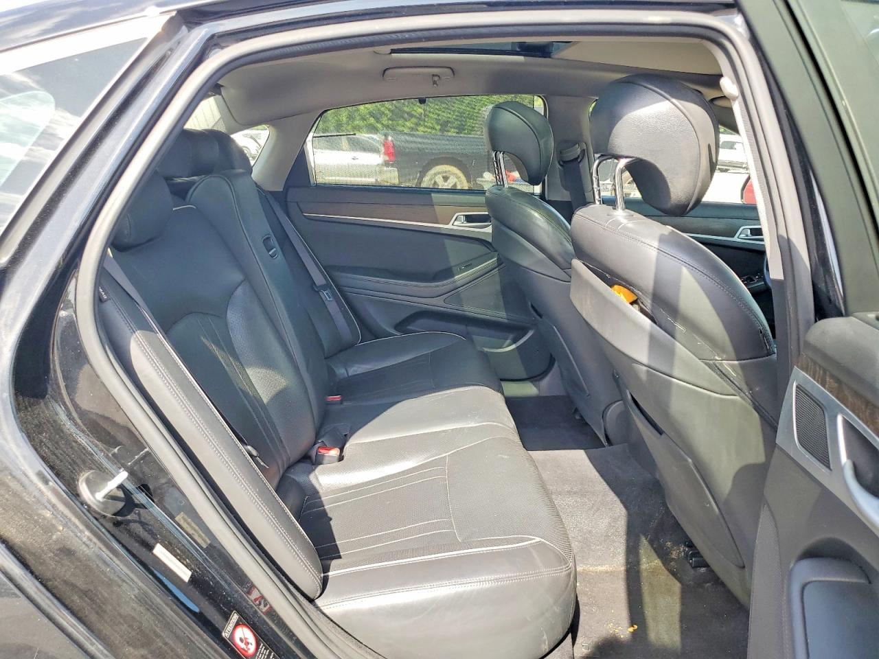 KMHGN4JF9FU028533 · 2015 HYUNDAI GENESIS · 10/12