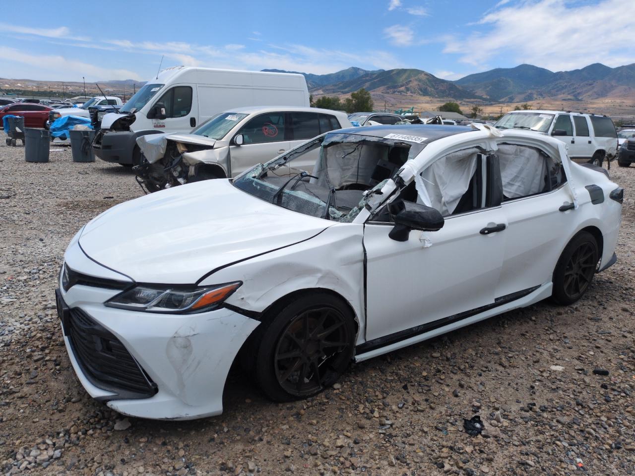 2018 TOYOTA CAMRY
