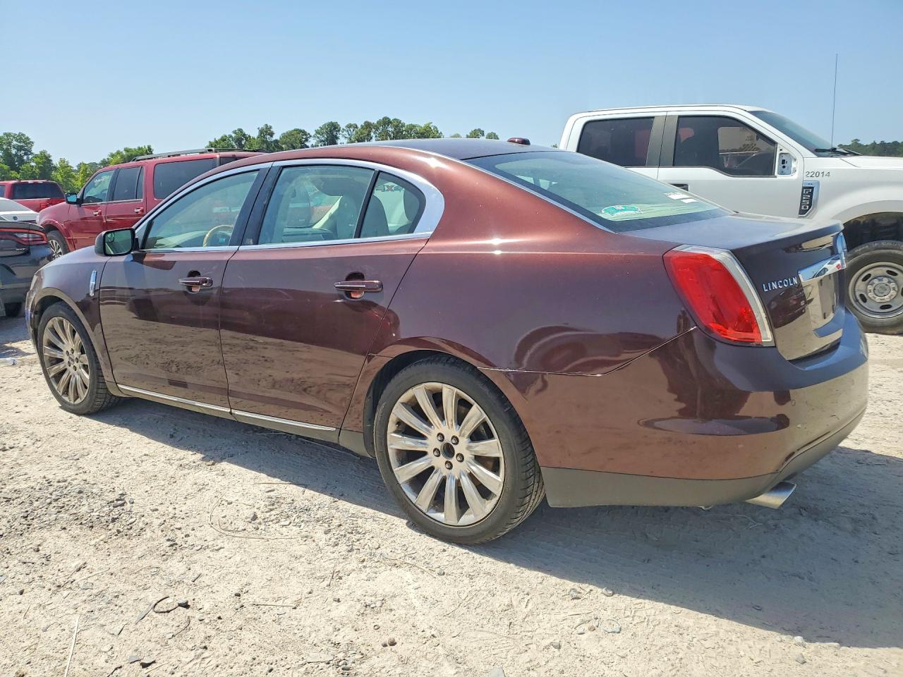 1LNHL9DR4AG606302 · 2010 LINCOLN MKS · 2/12