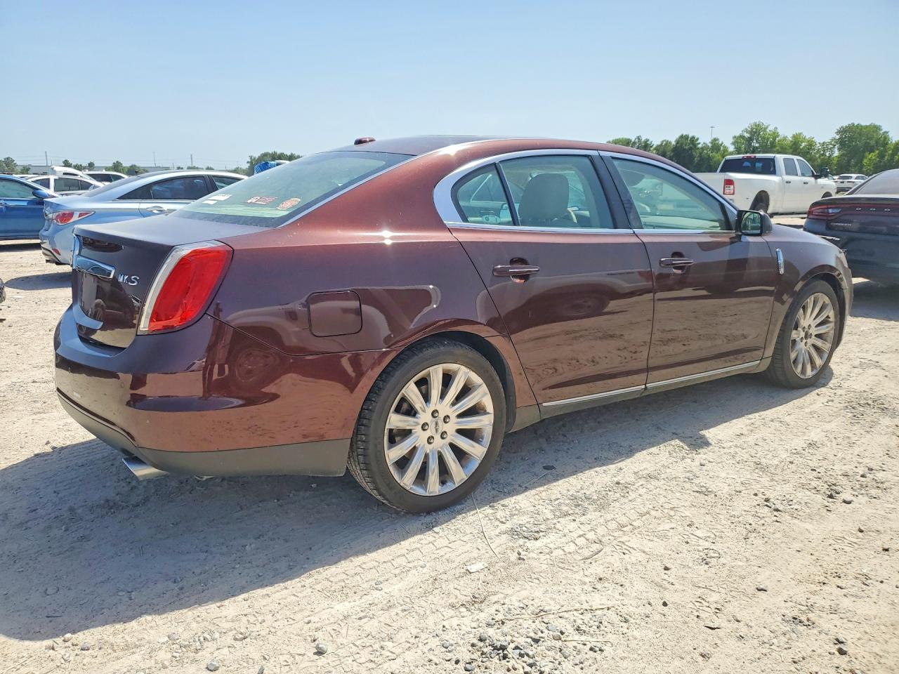1LNHL9DR4AG606302 · 2010 LINCOLN MKS · 3/12