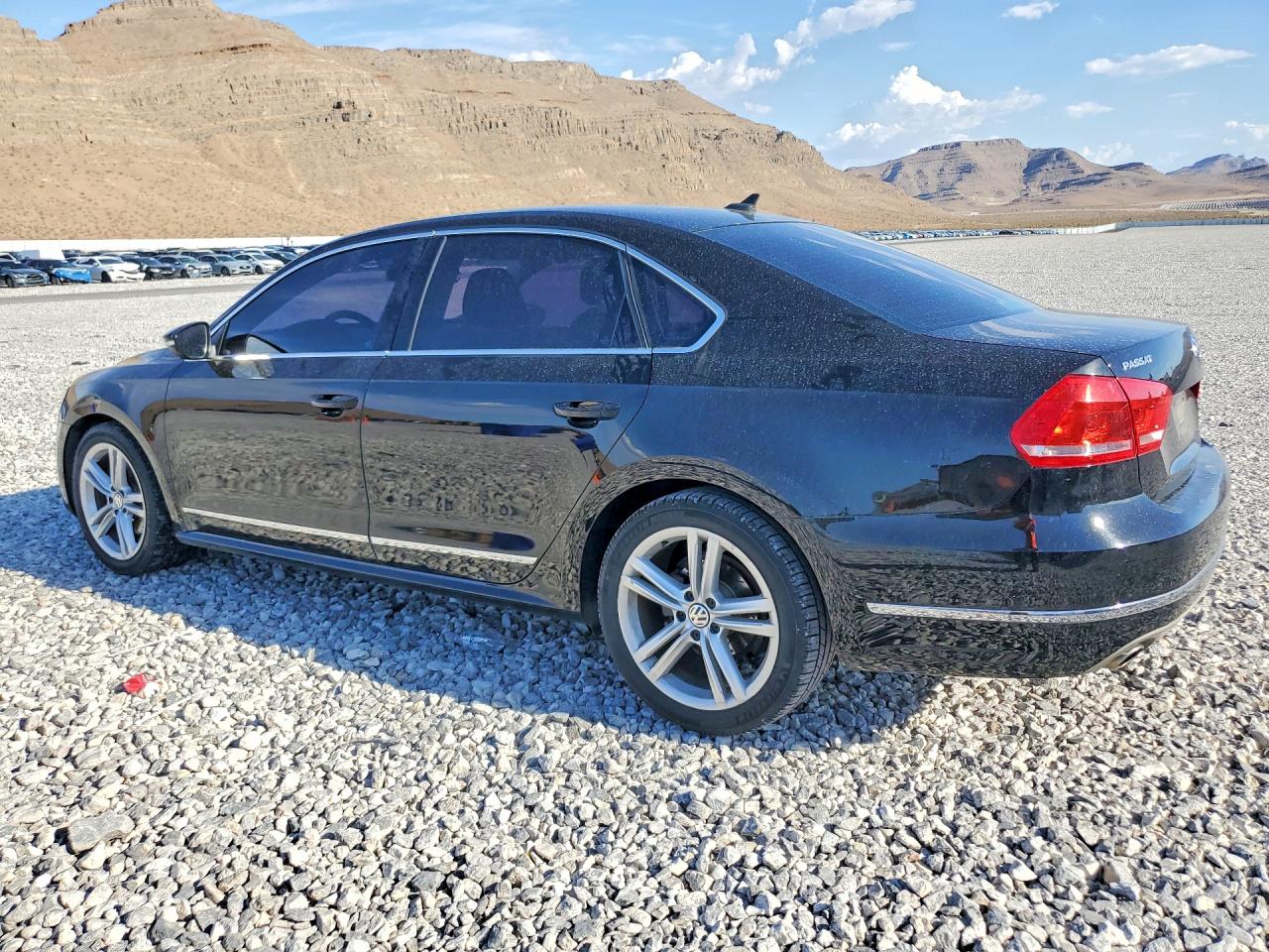 1VWCN7A36CC010323 · 2012 VOLKSWAGEN PASSAT · 2/12
