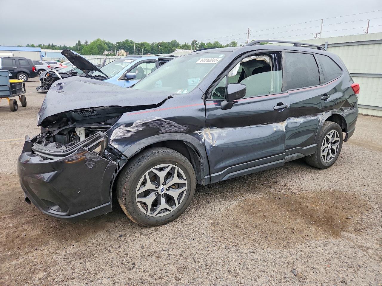 JF2SKAECXKH563851 · 2019 SUBARU FORESTER