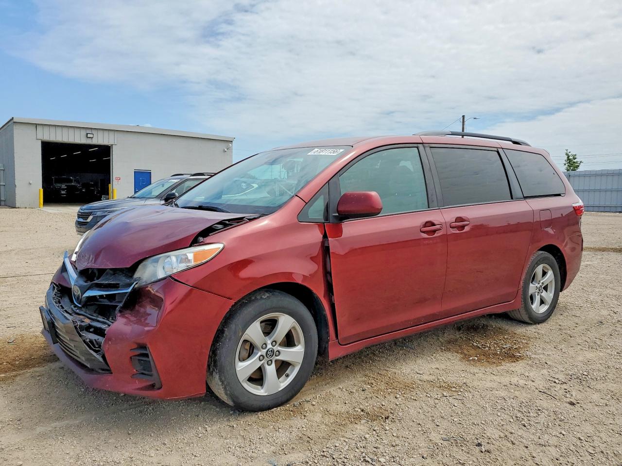5TDKZ3DC2KS983946 · 2019 TOYOTA SIENNA