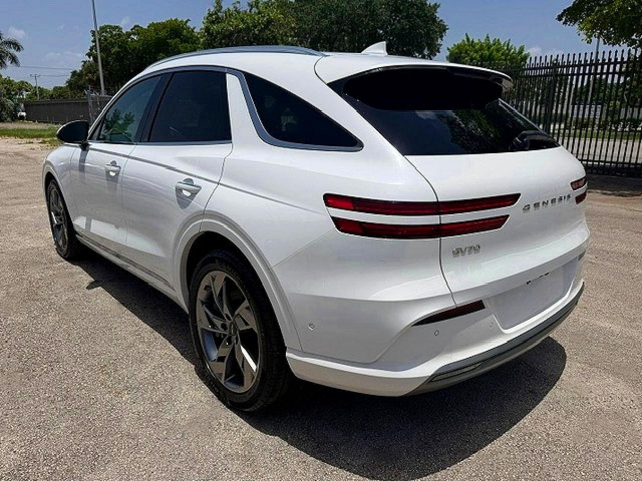 5NMMCET15SH005210 · 2025 GENESIS G70 · 2/15