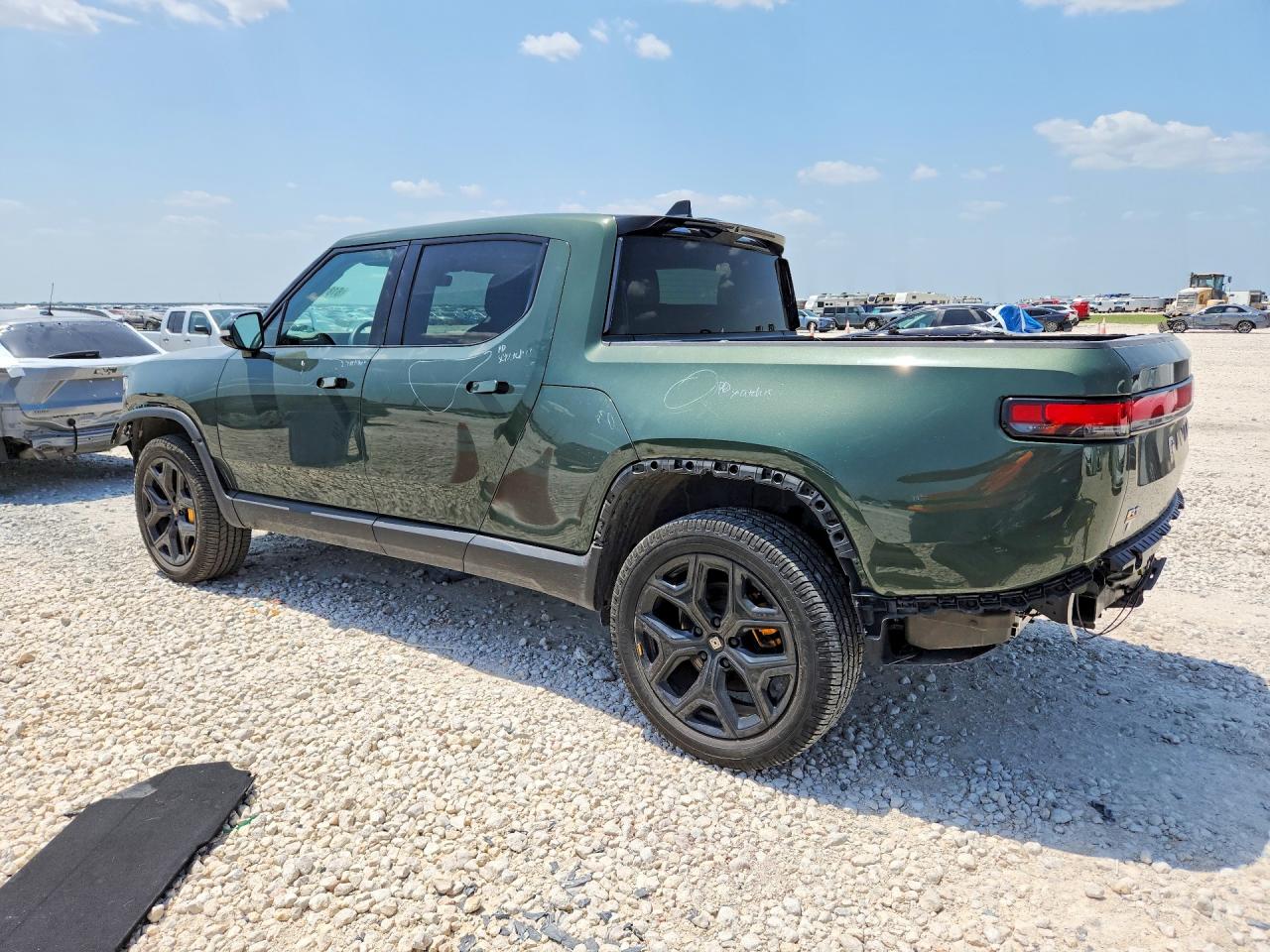 7FCTGAAA8PN000888 · 2023 RIVIAN R1T · 2/13