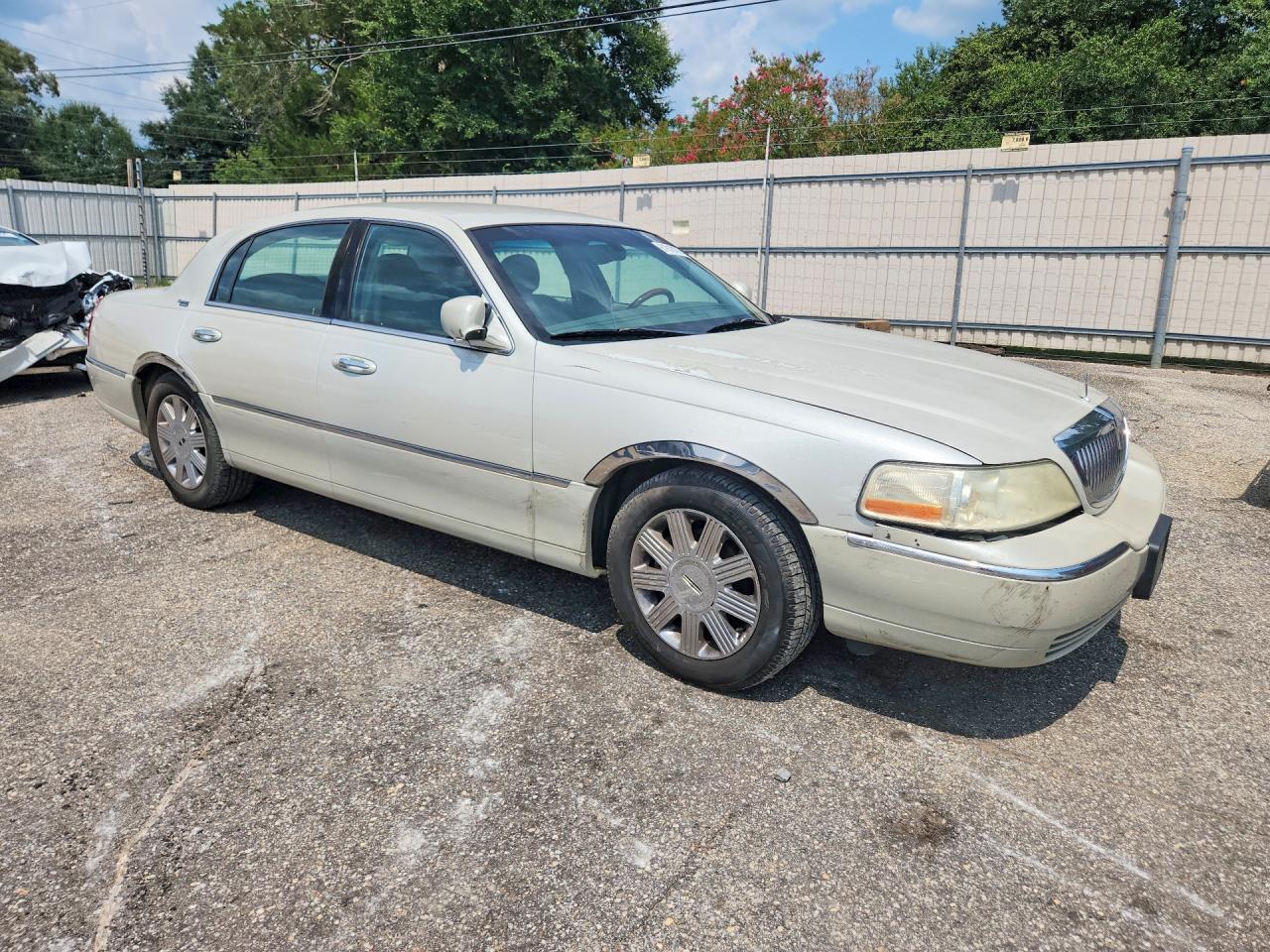 1LNHM82W95Y605906 · 2005 LINCOLN TOWN CAR · 4/12