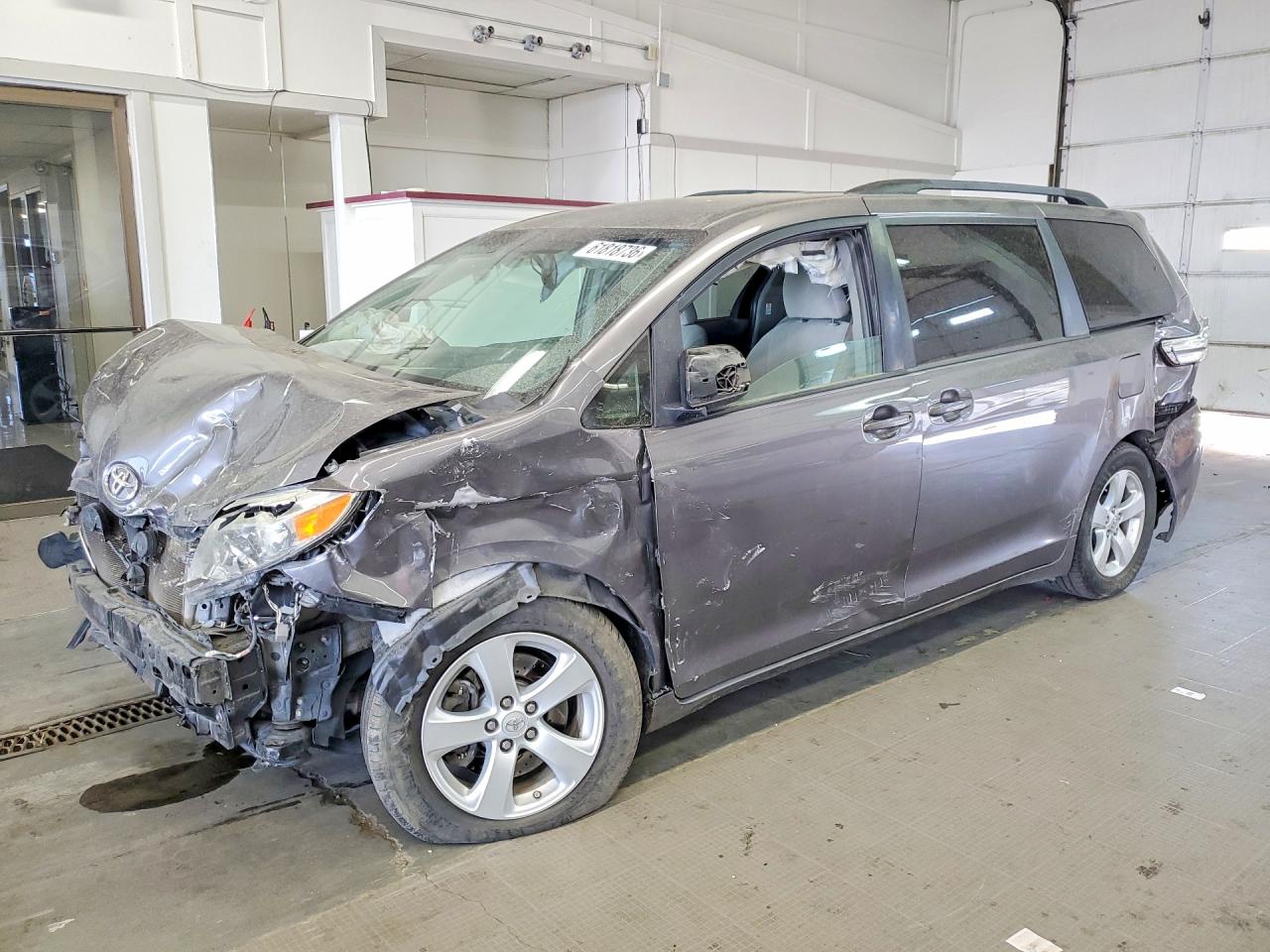 5TDKK3DC7FS626479 · 2015 TOYOTA SIENNA