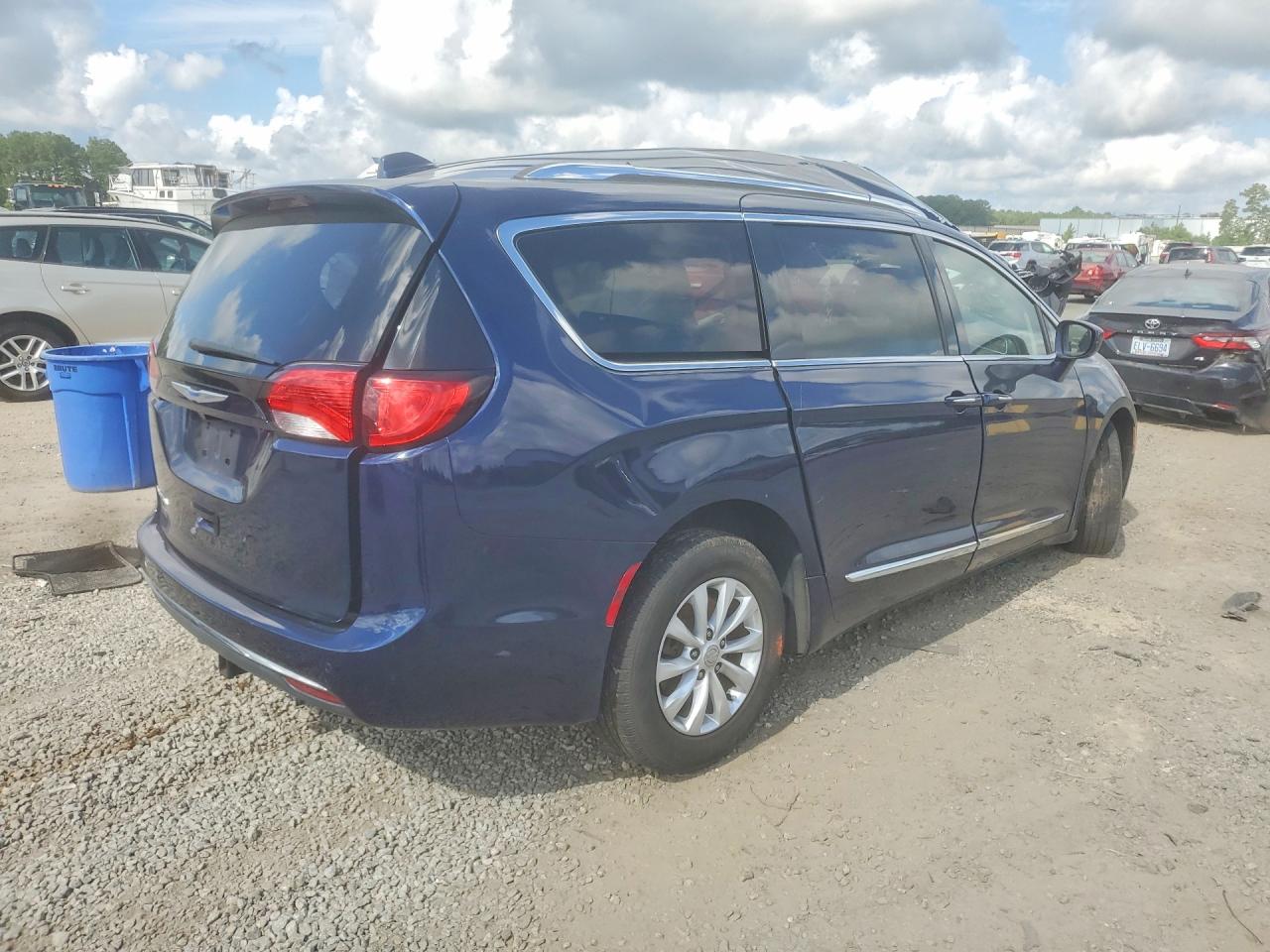 2C4RC1BG1JR294028 · 2018 CHRYSLER PACIFICA · 3/13