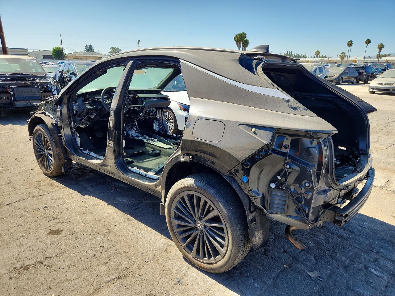 2T2BBMCA8SC076102 · 2025 LEXUS RX 350H · 2/13