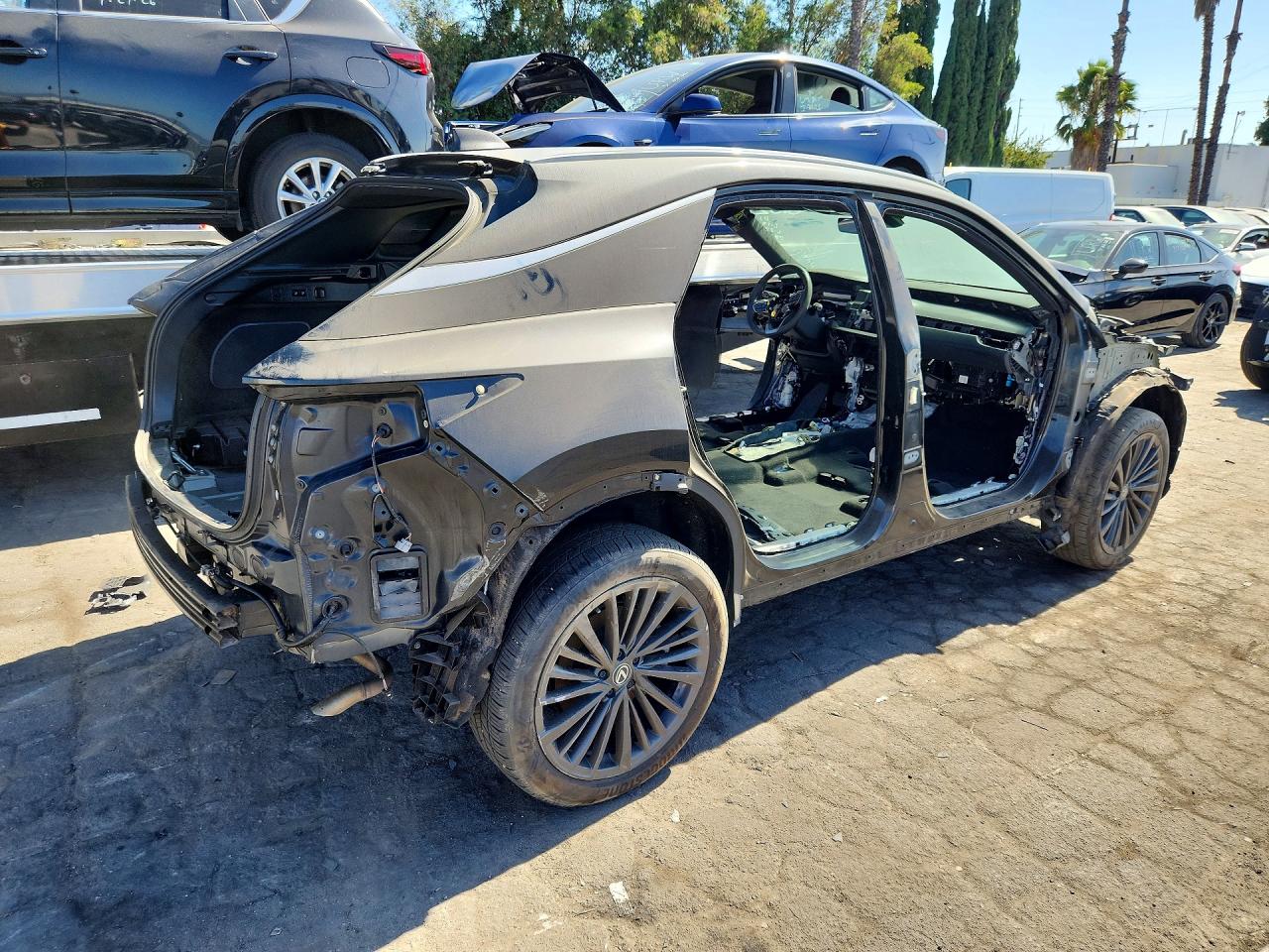 2T2BBMCA8SC076102 · 2025 LEXUS RX 350H · 3/13