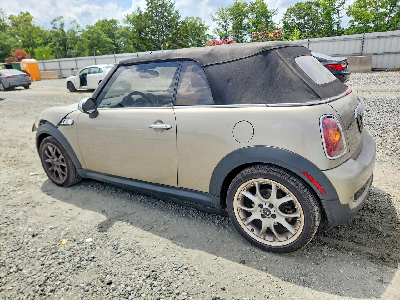 WMWMS3C52ATY09307 · 2010 MINI COOPER · 2/13