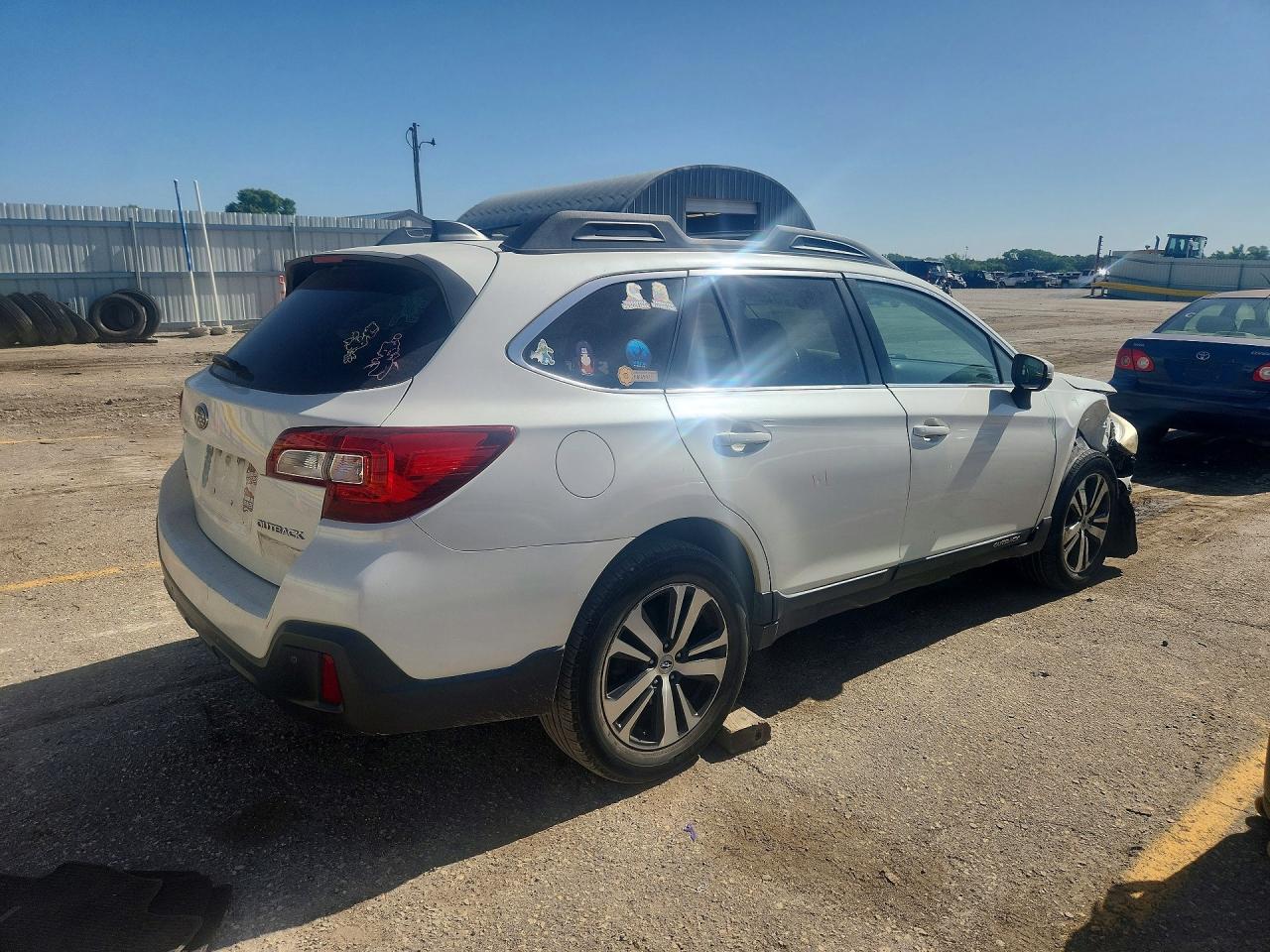 4S4BSANCXJ3371805 · 2018 SUBARU OUTBACK · 3/13