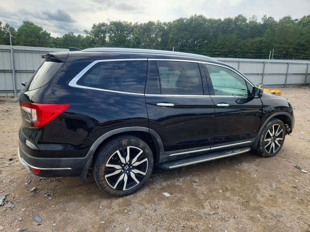 5FNYF5H68KB000999 · 2019 HONDA PILOT · 3/13