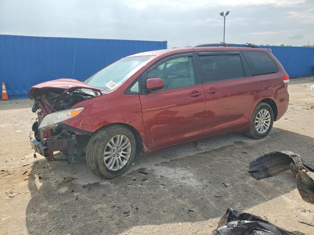 5TDYK3DC5BS092001 · 2011 TOYOTA SIENNA