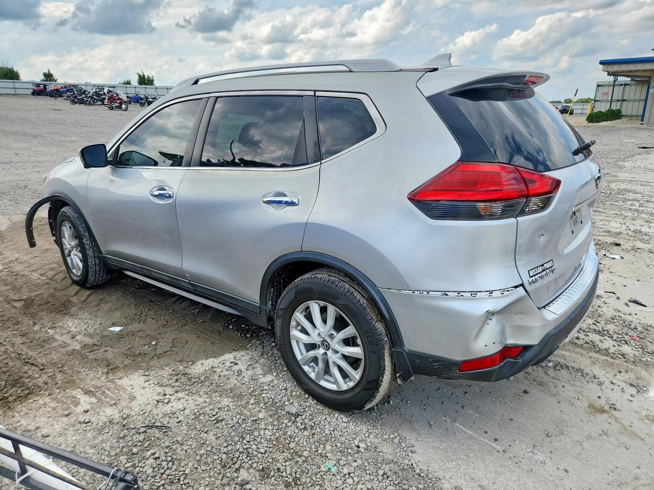 5N1AT2MT7HC832064 · 2017 NISSAN ROGUE · 2/13