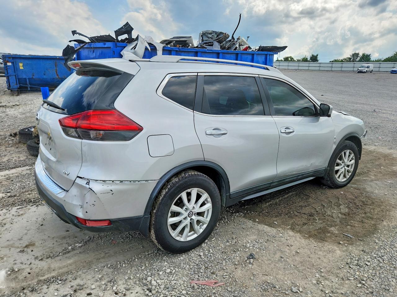 5N1AT2MT7HC832064 · 2017 NISSAN ROGUE · 3/13