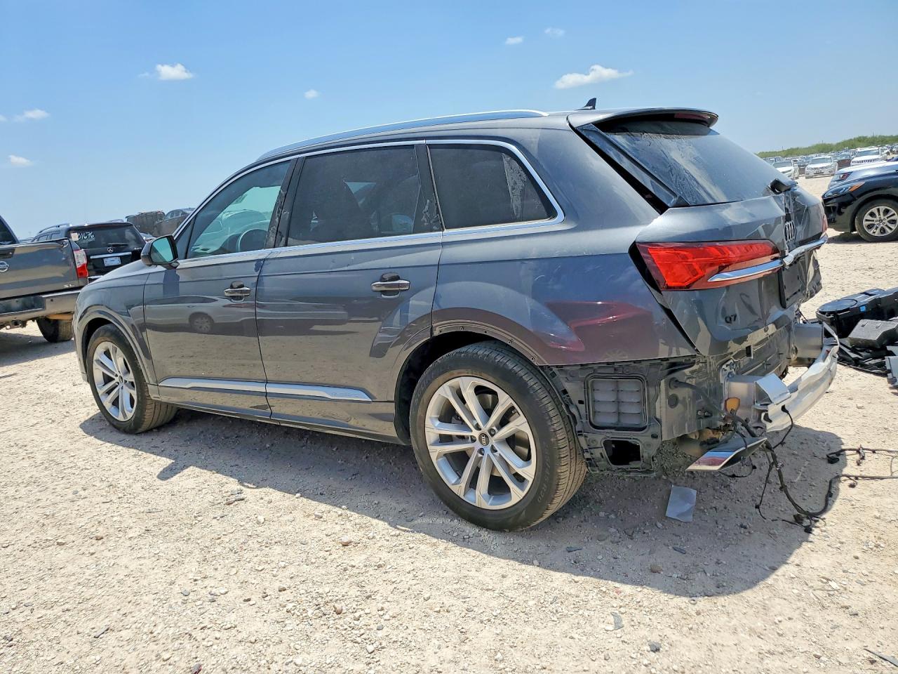 WA1LVBF7XSD029364 · 2025 AUDI Q7 · 2/13