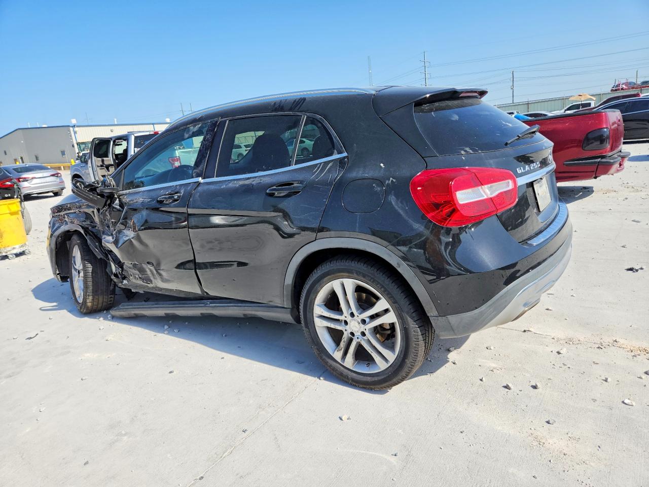 WDCTG4EB0FJ116273 · 2015 MERCEDES-BENZ GLA · 2/13