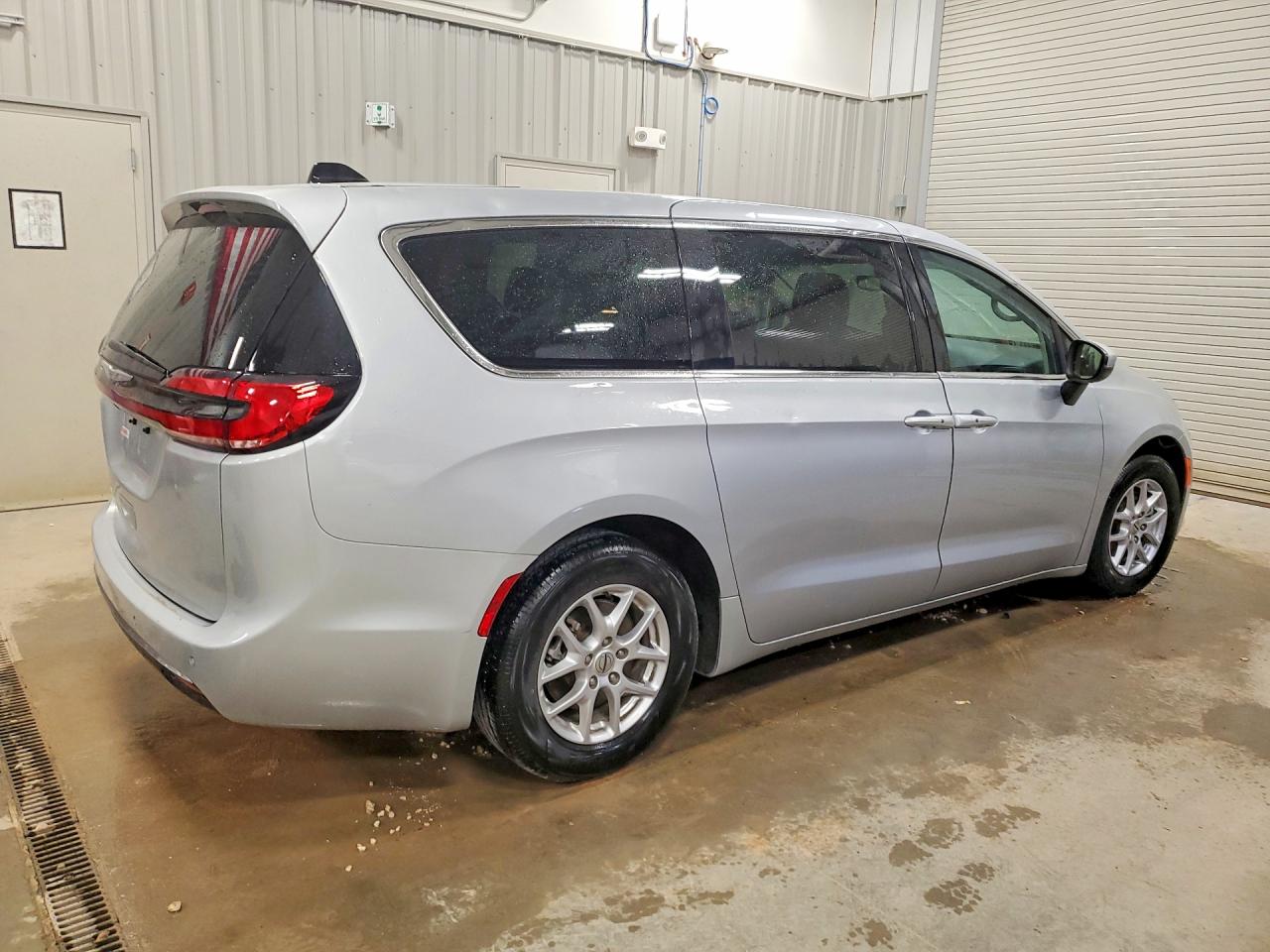 2C4RC1BG6PR620348 · 2023 CHRYSLER PACIFICA · 3/13
