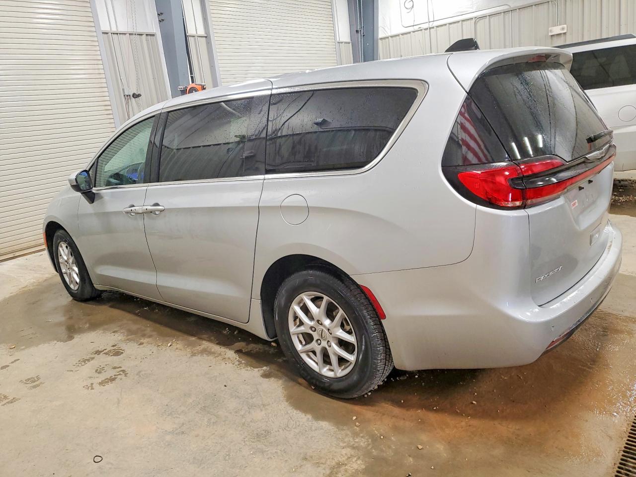 2C4RC1BG6PR620348 · 2023 CHRYSLER PACIFICA · 2/13