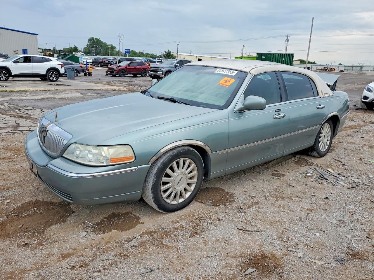 1LNHM81W24Y687798 · 2004 LINCOLN TOWN CAR