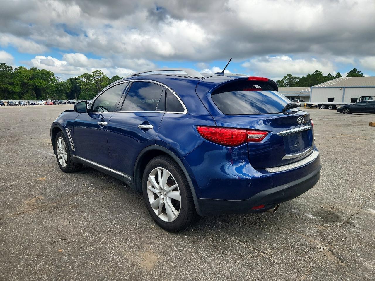 JN8CS1MW6FM482622 · 2015 INFINITI QX70 · 2/13